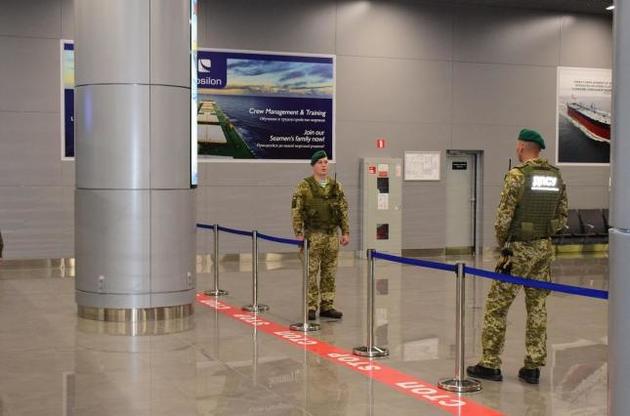 В аэропорту "Киев" приземлился военный самолет – ВМС