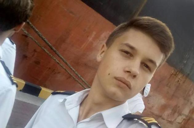 Освобожденный из российского плена украинский моряк в госпитале сделал предложение своей девушке