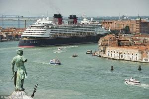 У Венеції заборонили захід круїзних лайнерів в історичну частину міста