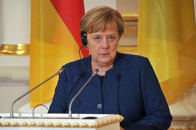 Меркель повідомила, що Німеччина і Франція працюють над організацією саміту "нормандської четвірки"