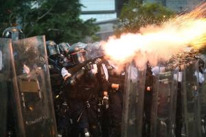 Поліція Гонконгу повідомила про затримання 148 осіб під час протестів