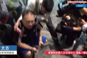 У Гонконзі чоловік із ножем напав на людей у ТРЦ і відкусив вухо одному з них