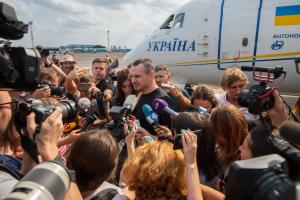 Сенцов и Кольченко дают первую пресс-конференцию после освобождения: онлайн-трансляция