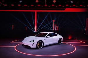 Porsche показал свой первый электрокар: до 100 км/ч за 2,8 секунды