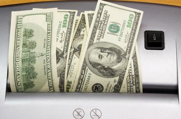 Банки должны избавляться от долларов