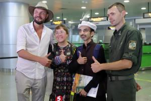 Госпогранслужба торжественно встретила в аэропорту ранее выдворенного гражданина Пакистана