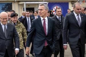 В НАТО отреагировали на разведение сил в Золотом