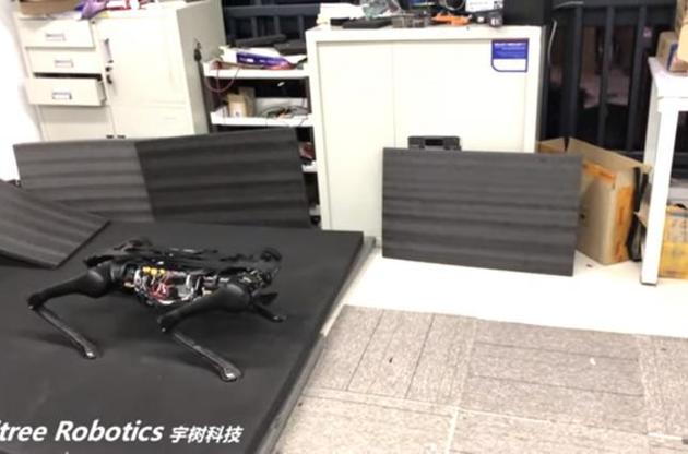 Робот научился делать сальто назад