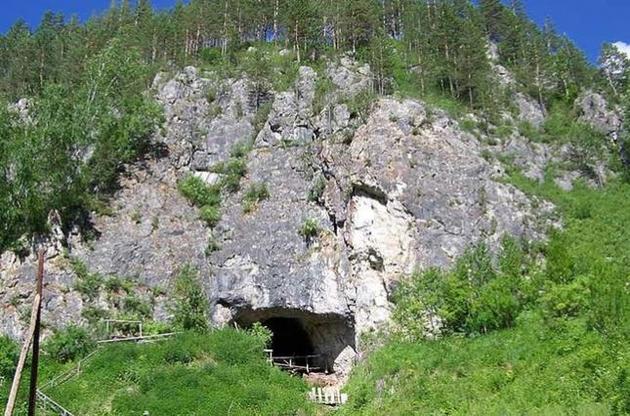 Археологи виявили в Денисовій печері найдавнішу скульптуру