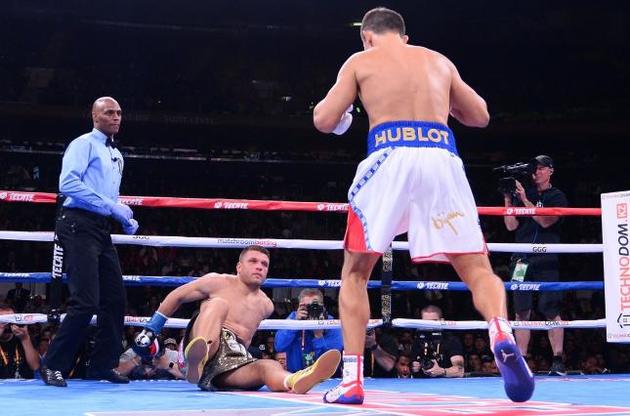 Деревянченко побывал в нокдауне, но вернулся в бой