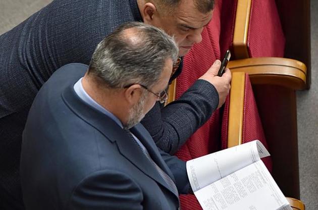 Депутаты приняли закон о "финансовых санкциях" для коллег-прогульщиков