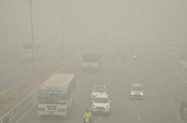 Из-за сильного смога в Дели введут специальную систему нормирования потока транспорта