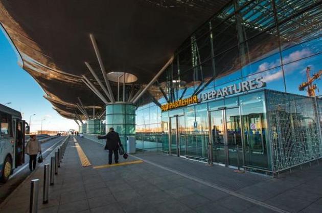 Біля аеропорту Бориспіль розпорошили аміак: пасажирів оглянули медики