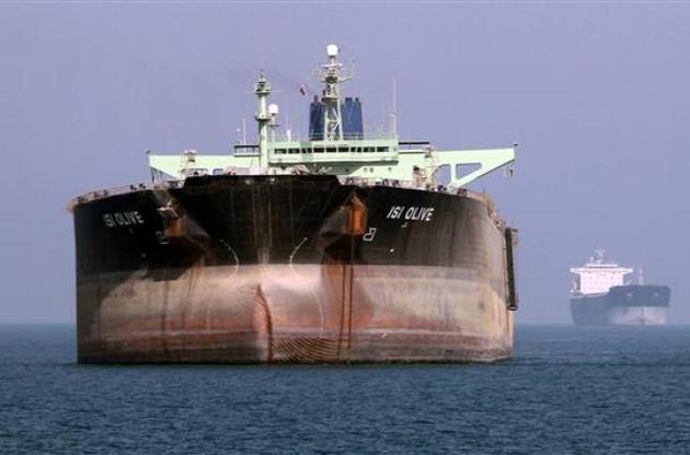 Нафта подорожчала після вибухів на іранському танкері