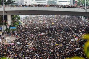 Одна країна — дві правди