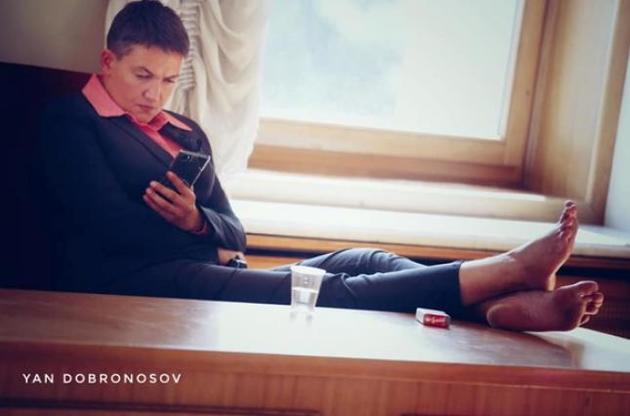 Надежда Савченко устроилась телеведущей на канал Медведчука