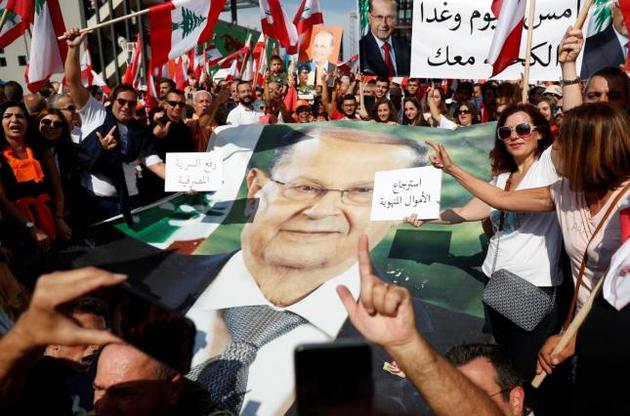 Протестующие в Ливане требуют отставки президента