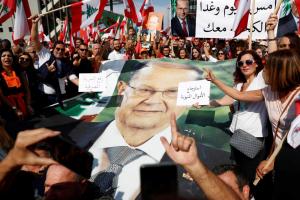 Протестующие в Ливане требуют отставки президента