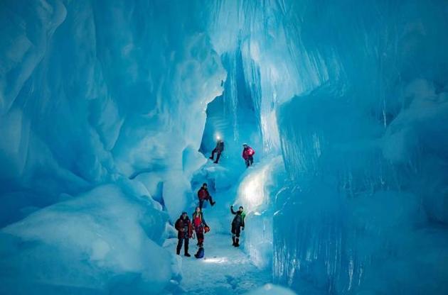 Украинские полярники нашли в Антарктиде "потерянную" пещеру