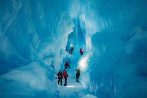 Украинские полярники нашли в Антарктиде "потерянную" пещеру