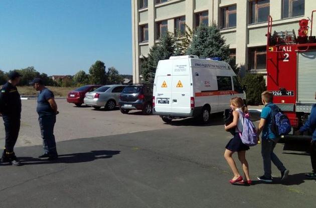 В черкасской школе распылили газ, 20 детей отправили в больницу
