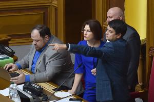 Зеленський підписав закон про позбавлення депутатів-прогульників фінансового забезпечення