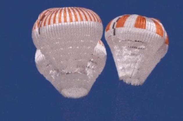 SpaceX успішно провела 13 випробувань парашутної системи корабля Dragon Crew
