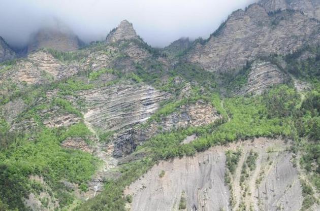 Льодовик почав танути, і рідні побачили яскраву пляму - так був вдягнений альпініст