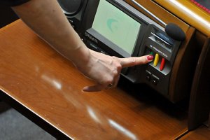 ГБР в Раду позвал чиновник из-за сенсорной кнопки для голосования