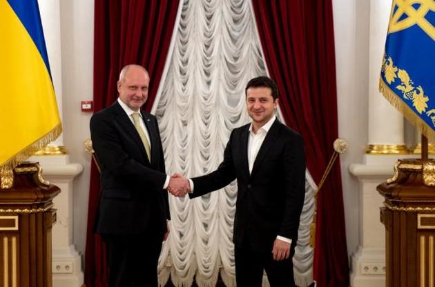Проігнорувавши зауваження та поради посла, Зеленський запевнив його в готовності співпрацювати з ЄС у питаннях правосуддя