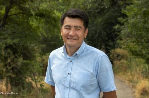 Премию Нансена получил юрист, который помог Кыргызстану покончить с безгражданством