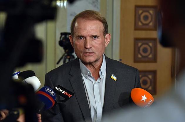 Автора і видавця Медведчук звинувачує у розповсюдженні недостовірної інформації та у нанесенні шкоди діловій репутації