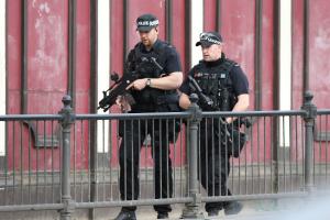 У Манчестері невідомий напав з ножем на відвідувачів торгового центру