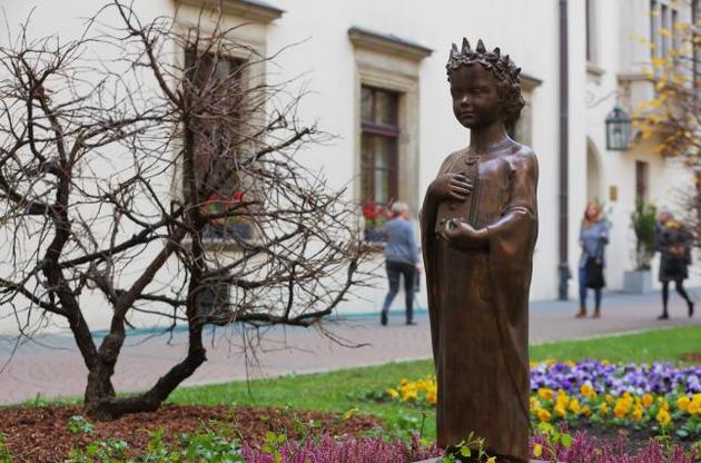 В Польше в рамках проекта "Путь Королевы" открыли памятник королеве Анне Киевской