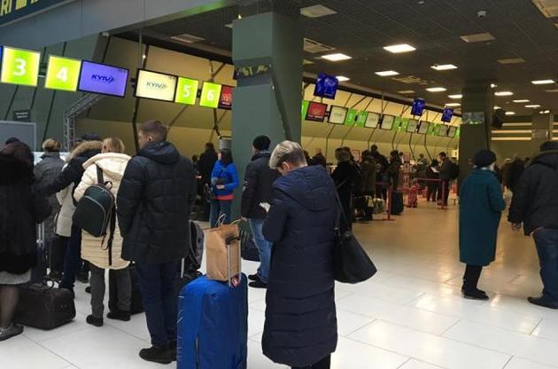 Аэропорт "Киев" не будет обслуживать пассажиров 10 дней