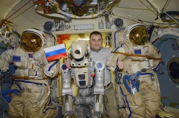 Робот Федор включился не сразу