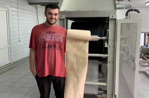 Украинский студент создал установку по переработке листьев в бумагу