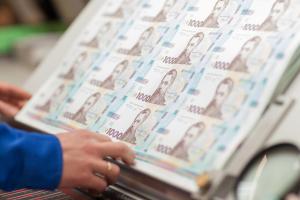 Нацбанк начал печатать банкноты номиналом в 1 тыс грн