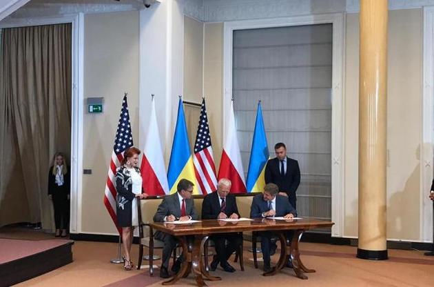 Україна уклала енергетичний меморандум із Польщею і США