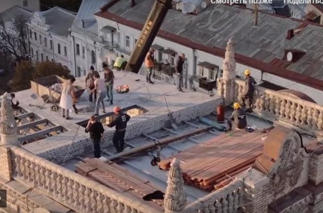 У житловому комплексі сім'я прокурора має два гаража та одне приміщення на даху площею 88 квадратних метрів