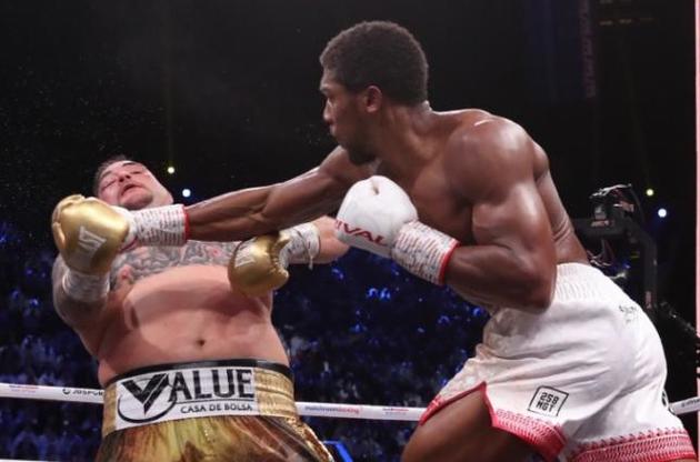 Джошуа переміг рішенням суддів у реванші