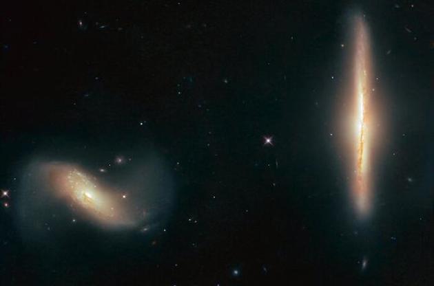 "Хаббл" получил снимок галактической "пары"