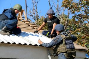 Українські рятувальники відремонтували майже 500 будинків мирних жителів Донбасу