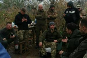 Сенцов прокомментировал перепалку Зеленского с добровольцами в Золотом