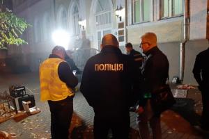 В результате взрыва в центре Киева погибли военный и охранник