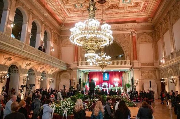 Он прожил долгую сценическую жизнь и остался любим поклонниками до самого ухода