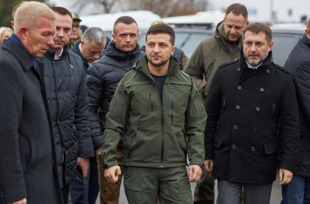 Через поломку літака журналісти більше трьох годин чекали на Зеленського в Очакові, куди доставили повернені росіянами кораблі