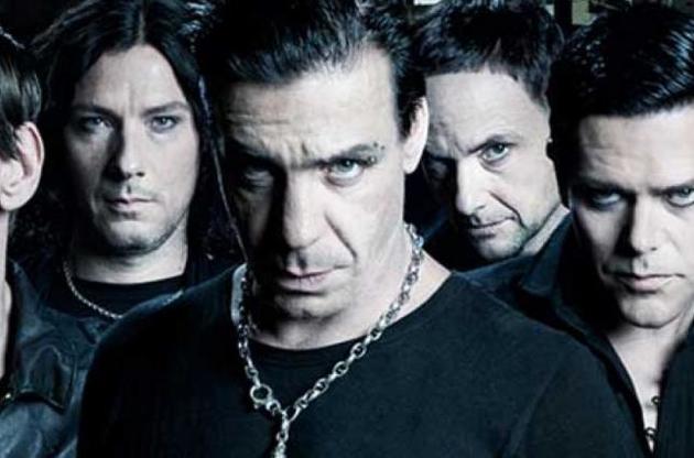 Після нічного примусового "концерту" навряд чи мешканці цього округу будуть слухати рок-групу