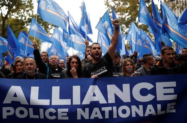Во Франции полицейские вышли на самый масштабный протест