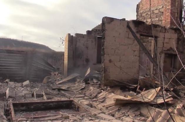 Во время вражеского обстрела в Березовом вспыхнула трава, и огонь перебросился на дома